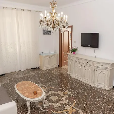 Living Sestri Airport Apartman *